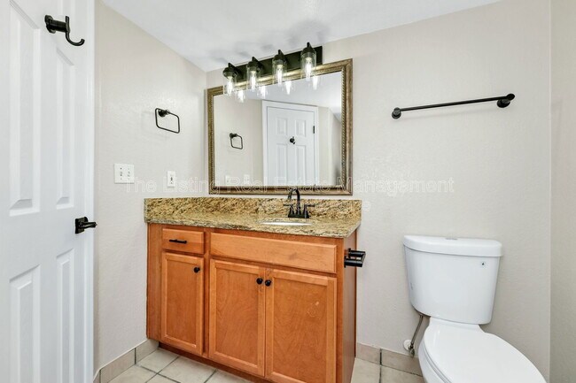 Building Photo - 2954 Sadina St