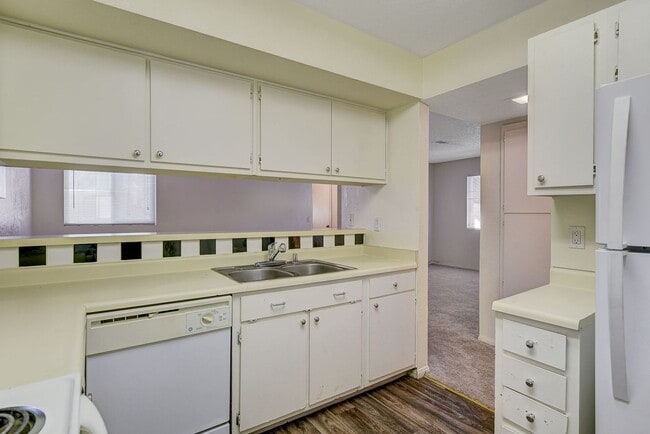 Building Photo - 6750 Del Rey Ave
