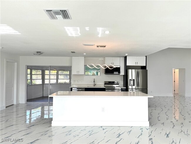 Building Photo - 335 SW 48th Terrace