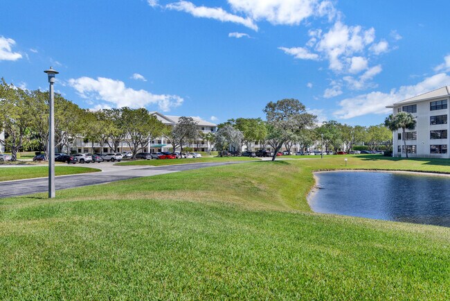 Building Photo - 6073 Balboa Cir