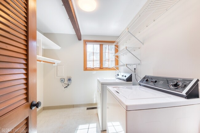 Building Photo - 2712 Ridge Ave