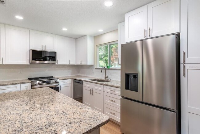 Building Photo - 10886 SW 90th Terrace