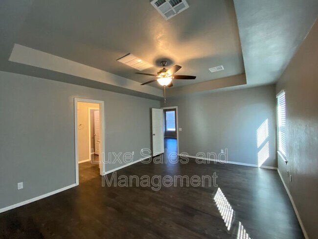 Building Photo - 7804 Meadow Lake Dr