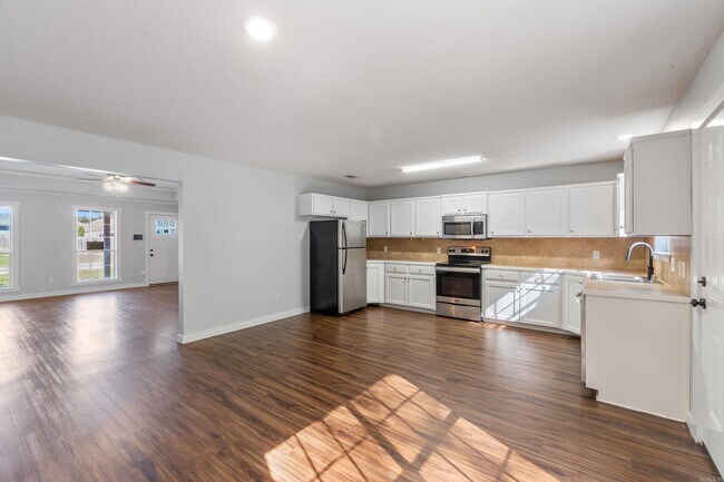 Building Photo - 337 Lamplighter Dr