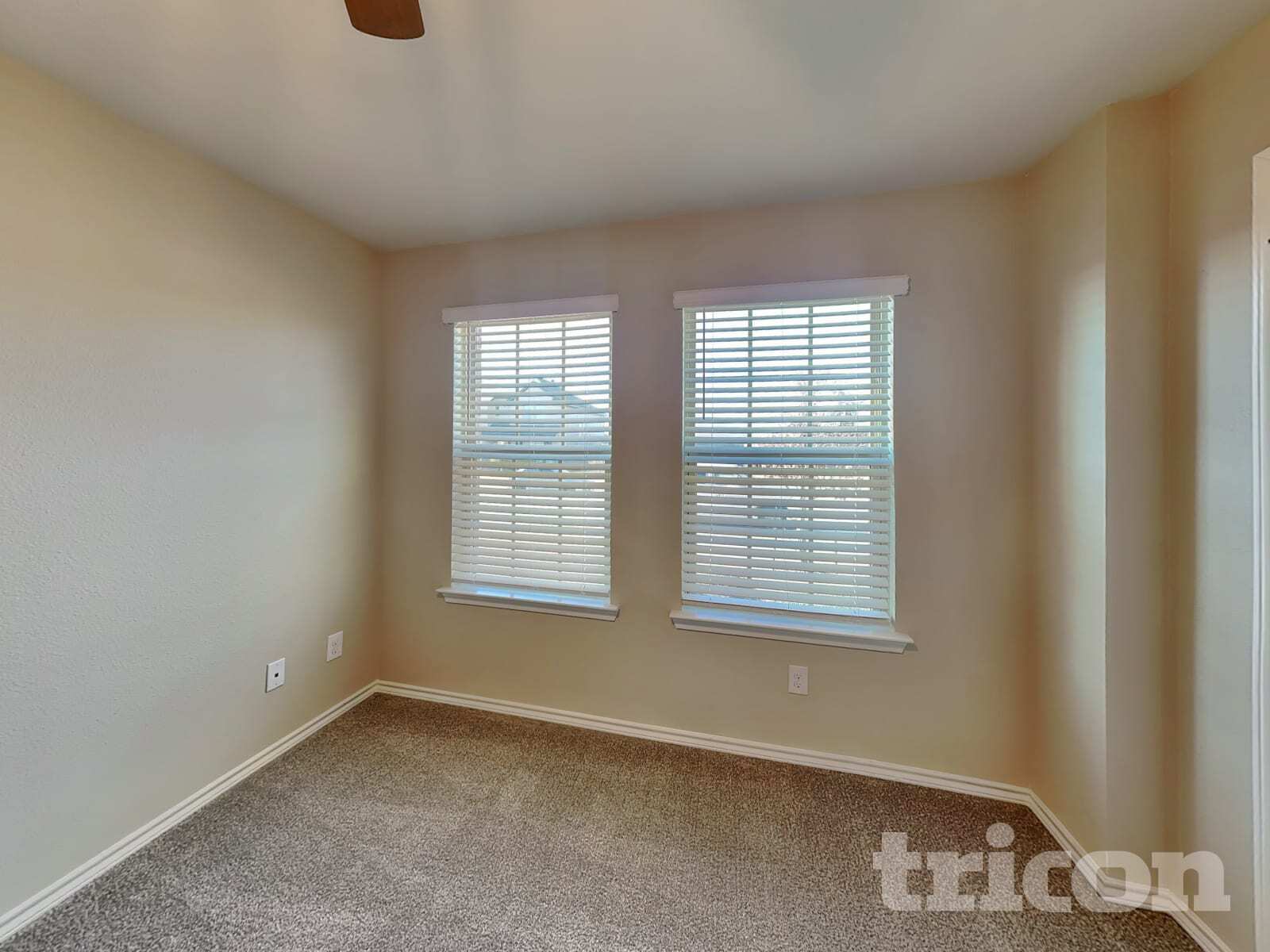 Building Photo - 2557 Hadley St