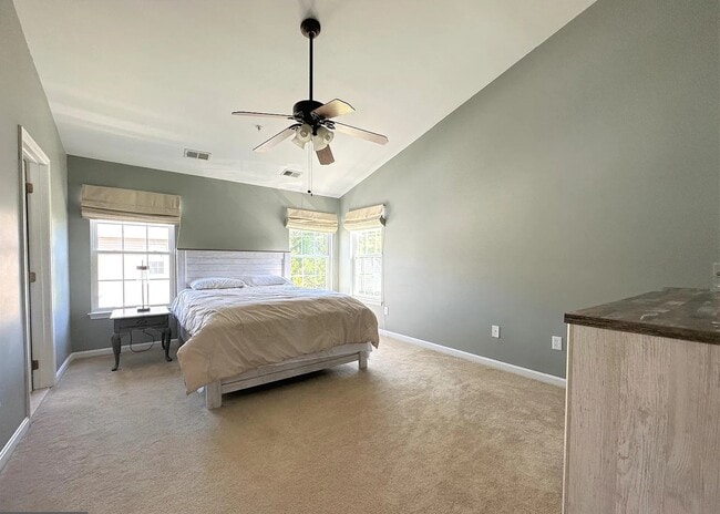 Building Photo - 1901 Blue Heron Dr