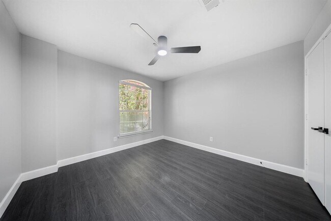 Building Photo - 8311 Sierra Hill Ct