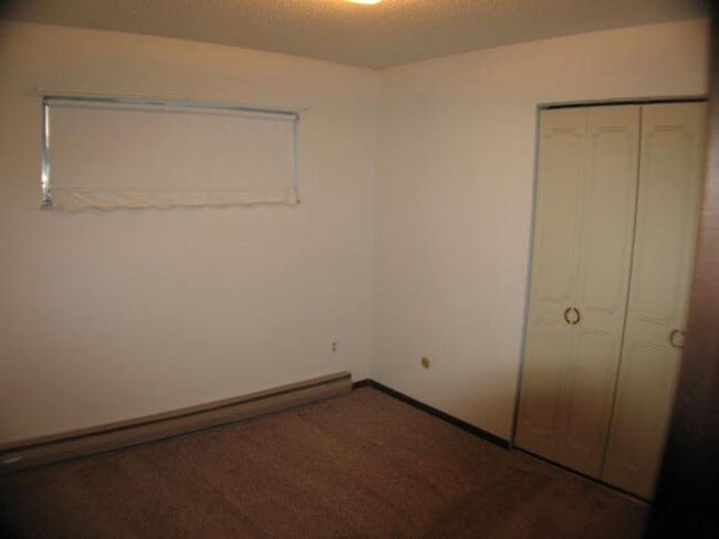 Building Photo - ALL PROSPECTIVE TENANTS MUST SUBMIT A $58 NON-REFUNDABLE APPLICATION FEE PER APPLICANT ONLINE AND...