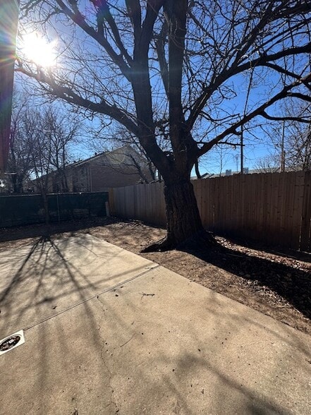 Building Photo - 2629 N Sterling Ave