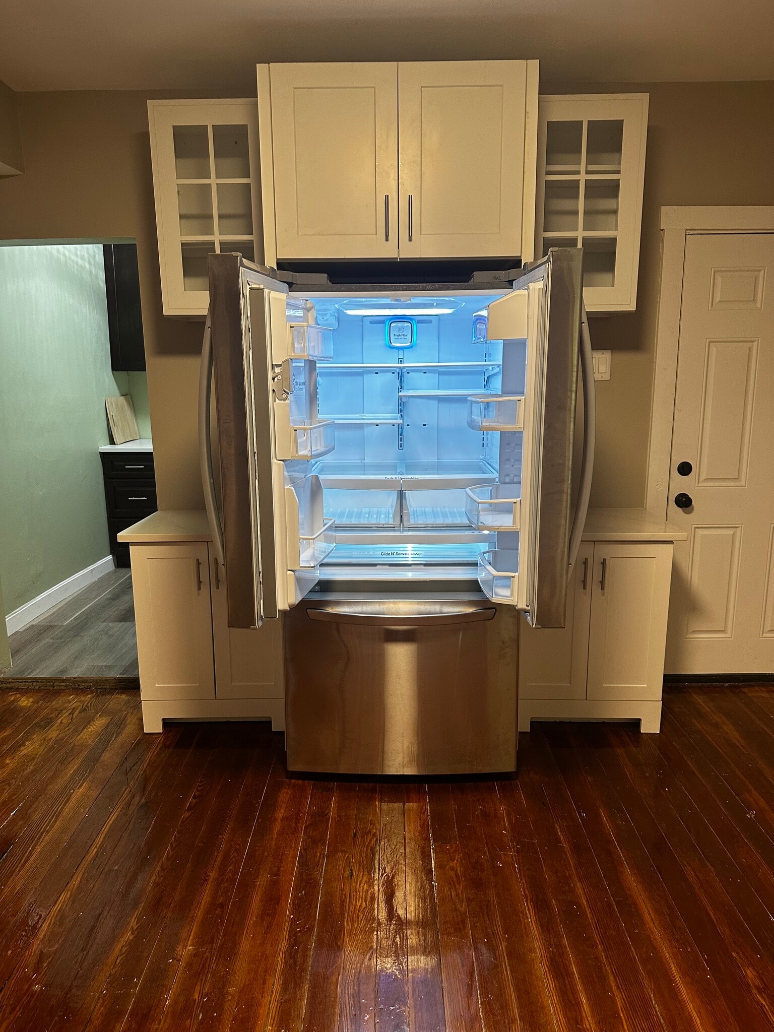 LG fridge included - 511 William St