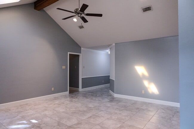 Building Photo - 2803 Pueblo Ct N