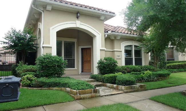 Building Photo - 6783 San Fernando