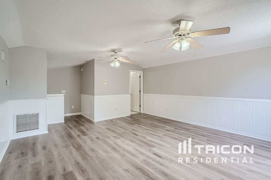 Building Photo - 2964 Hickory Grove Dr
