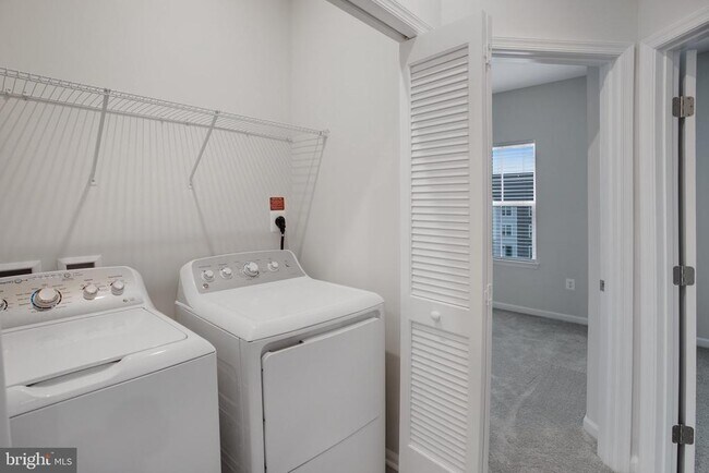Building Photo - 9346 Tanfield Dr