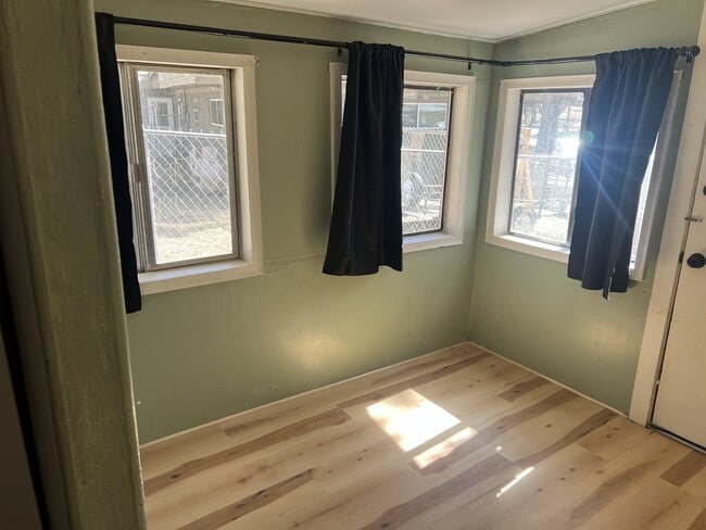 Building Photo - 102 Ivy Ln