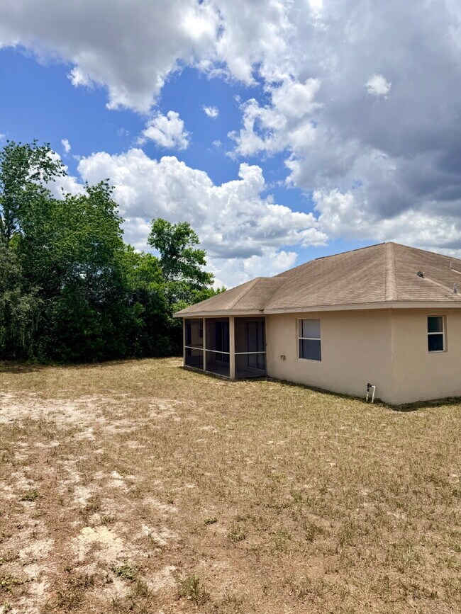 Building Photo - 3 Bedrooms, 2 Bathrooms, 2 Car Garage Home For Rent.