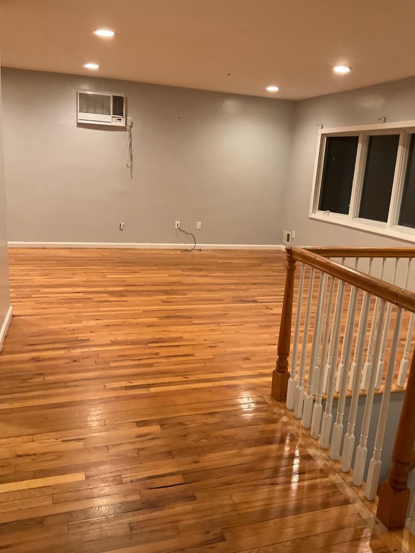 Building Photo - 132 Hallock Rd