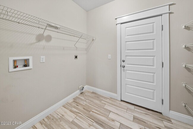 Building Photo - 305 Evergreen St