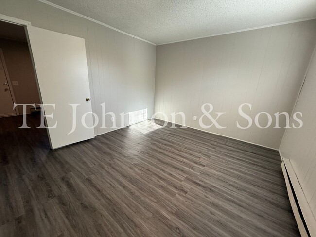 Building Photo - COMFORT, CONVENIENCE AND AFFORDABILITY! Ju...