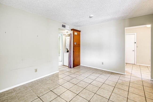 Building Photo - 4555 Sun Valley Dr