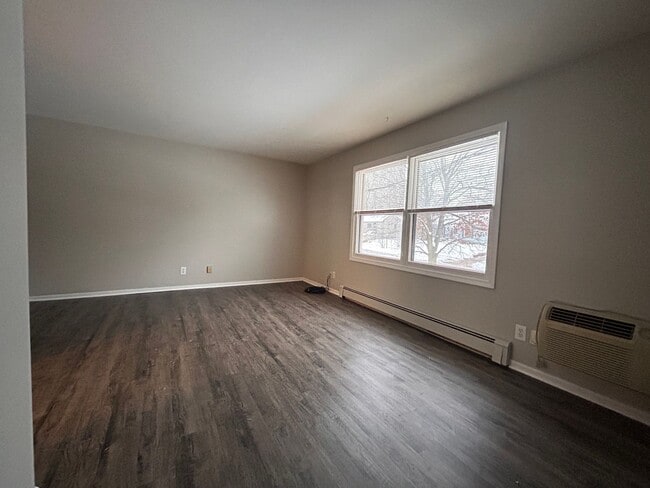 Building Photo - Two Bedroom Apartment in Walker - $400 Off Move-in by End of January!