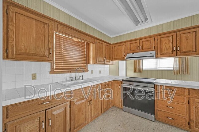 Building Photo - 1110 Walnut Ave