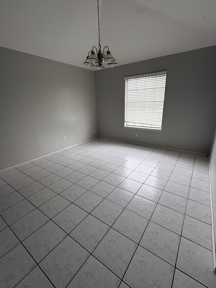 Dining room - 2921 W Iris Ave