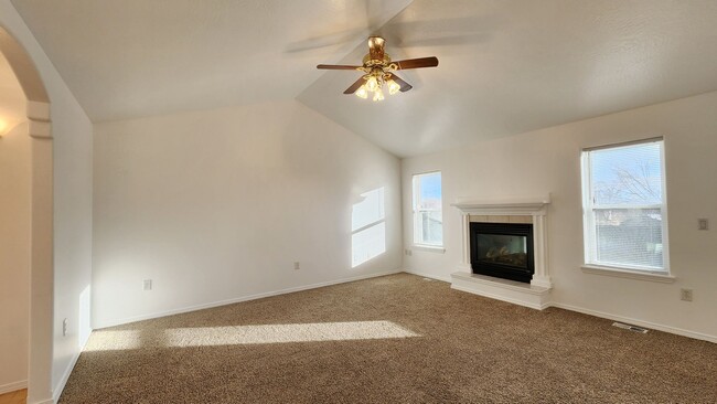 Building Photo - Beautiful House Near Hellgate Elementary