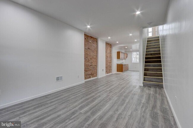 Building Photo - 2654 Wilkens Ave