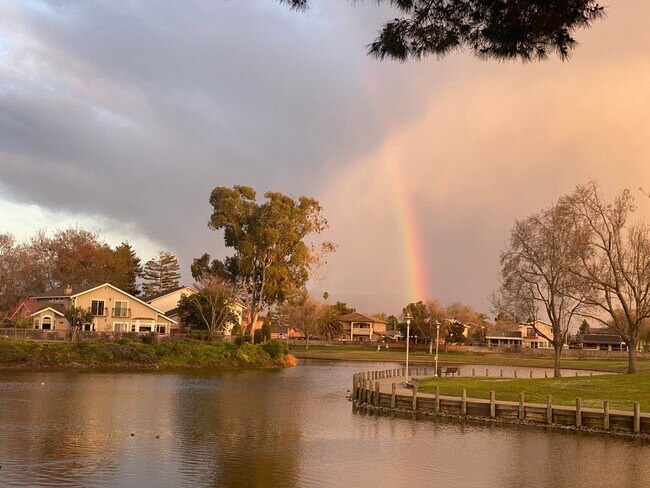 Building Photo - *COMING SOON!* 4 bed/3 bath lake house wit...