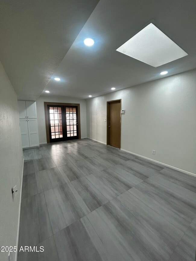 Building Photo - 1536 W Glenn Dr