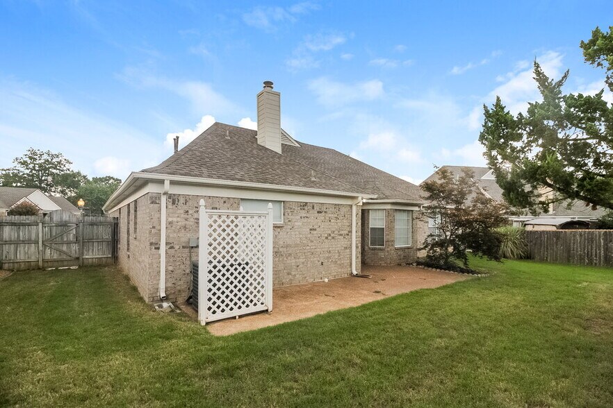 Building Photo - 8315 Red Creek Dr