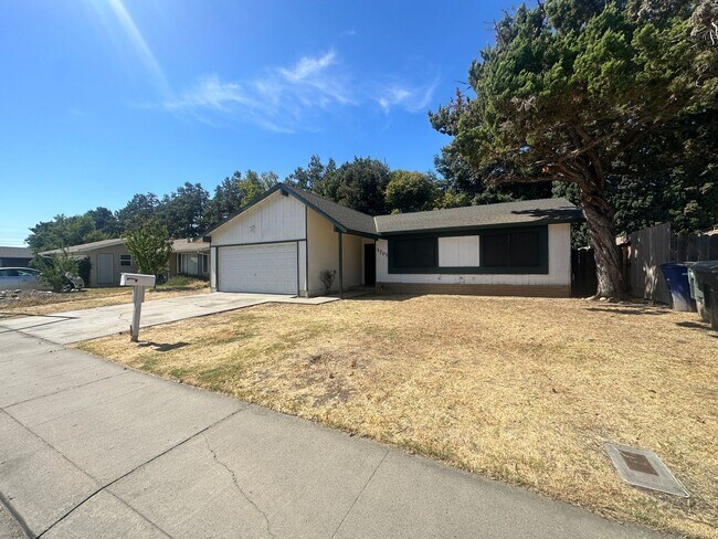 Building Photo - 1701 Ortega Dr