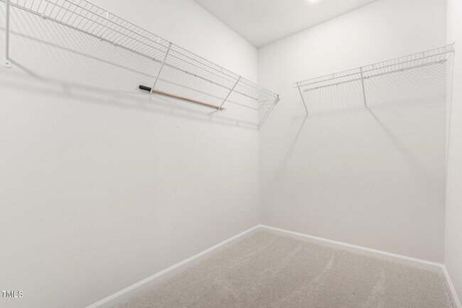 Building Photo - 172 Paramount Dr