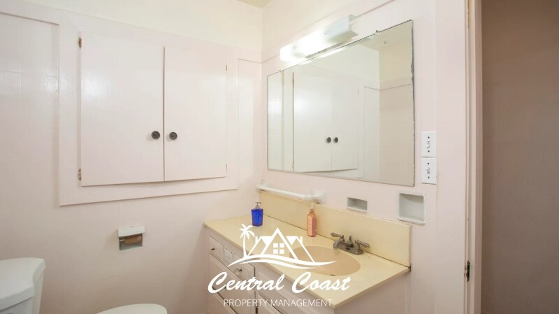 Building Photo - 0 E Cook St