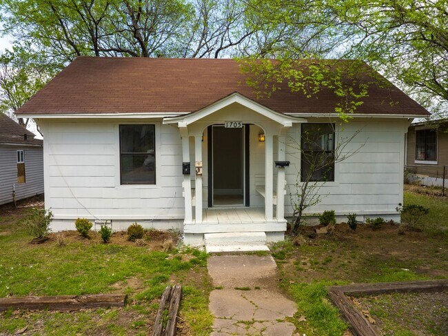 Building Photo - SF-036-1705 South Q Street TriPlex