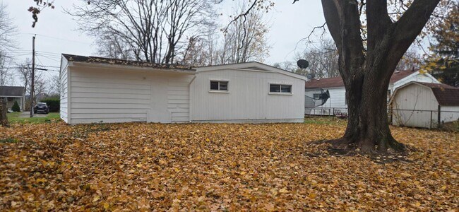 Building Photo - Charming 3-Bedroom Property in Prime Location ( SECTION 8 VOUCHER ACCEPTED )