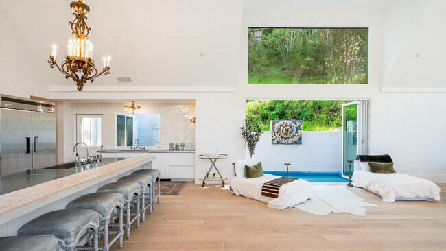 Building Photo - 822 Adobe Canyon Rd