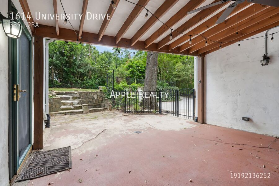 Building Photo - 1614 University Dr