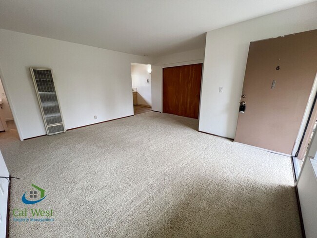 Building Photo - $1,995 - One Bedroom One Bath Apartment - ...
