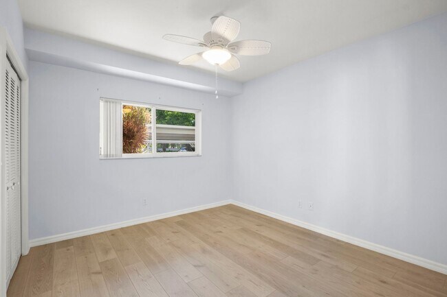 Building Photo - Stunning 2 beds 2 baths condo with lake vi...