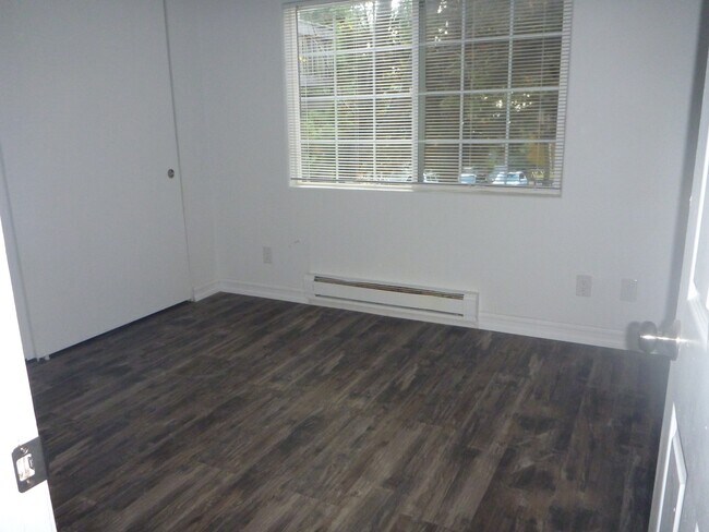 Building Photo - 810 Alder Ave