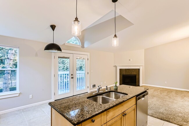 Building Photo - AVAILABLE AUGUST 1, 2026 >> Stunning 2BR/2BA Condo For Rent in Bellevue!! W/S/G Included!!!