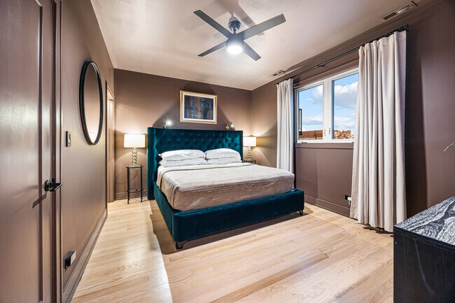 Building Photo - 1738 W 17th St