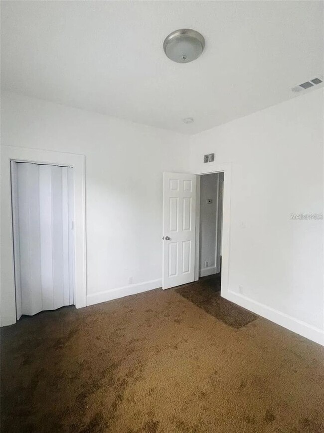 Building Photo - Lovely two bedroom one bathroom cottage