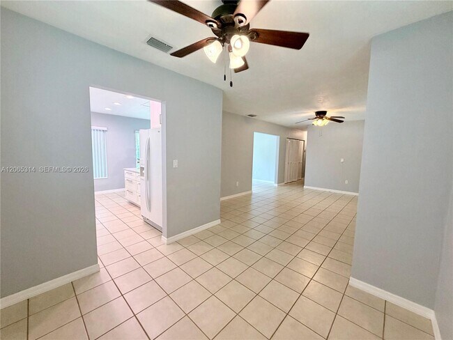 Building Photo - 5101 SW 127th Pl