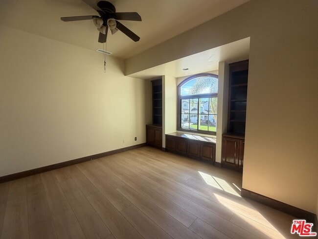 Building Photo - 5867 W 75th St