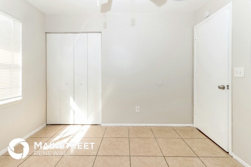 Building Photo - 353 SW Belmont Cir