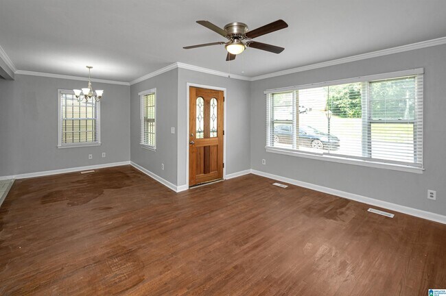 Building Photo - 328 Beta St