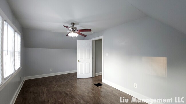 Building Photo - 1029 N Holmes Ave